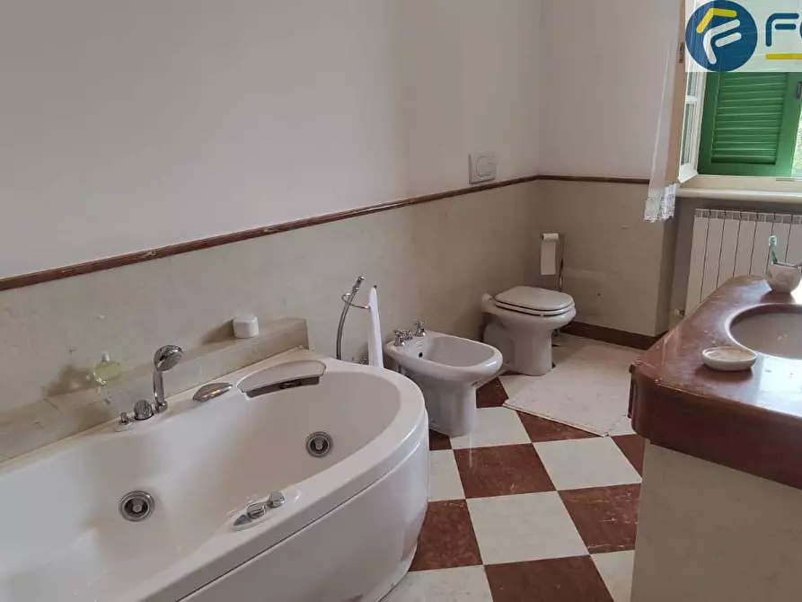 Immagine 11 di Villa in vendita  in via martiri di s anna a Seravezza