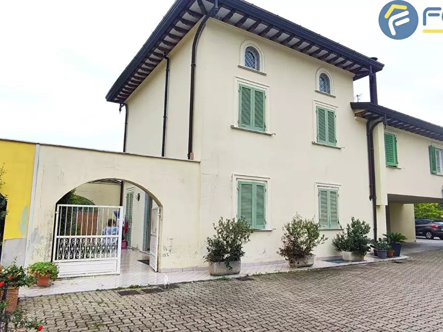 Immagine 1 di Villa in vendita  in via martiri di s anna a Seravezza