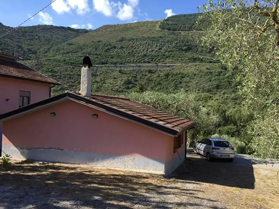 Immagine 4 di Casa indipendente in vendita  in via vicinale a Buccino