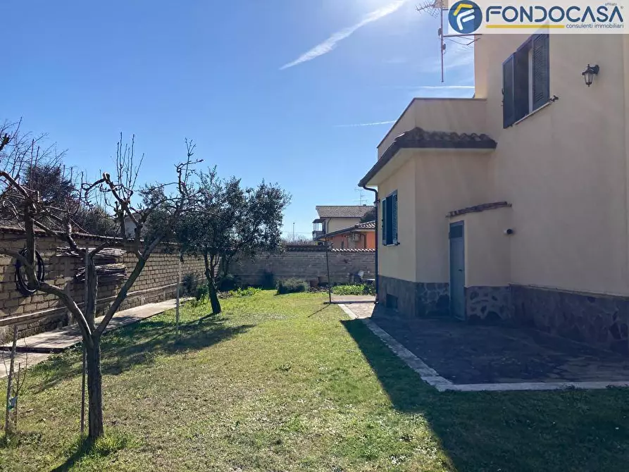 Immagine 2 di Villa in vendita  in 22° strada a Labico