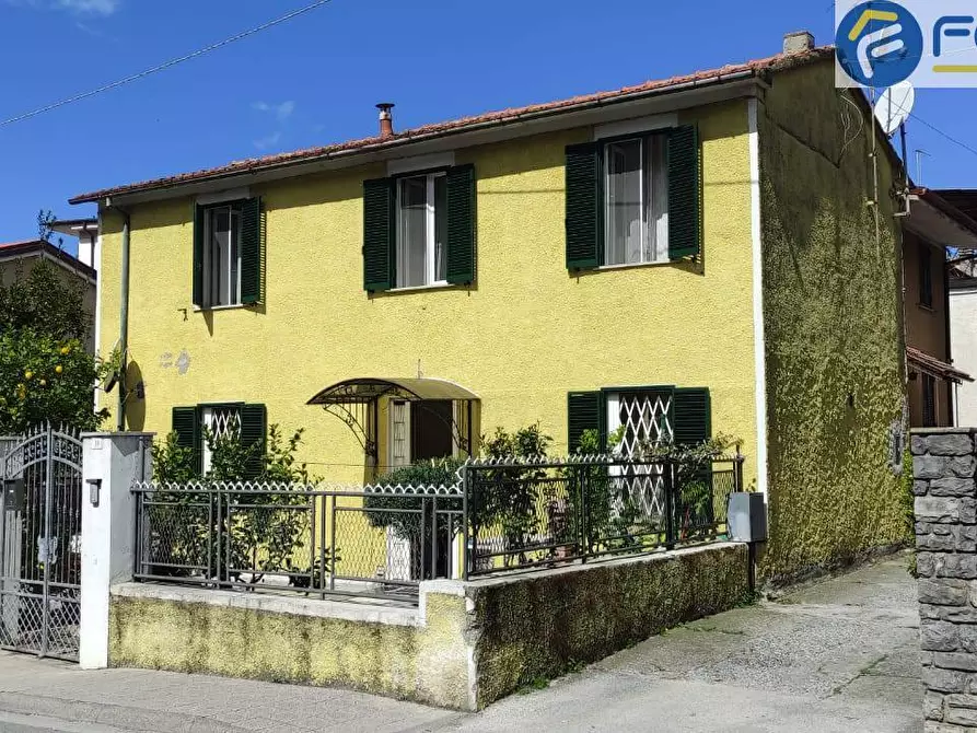 Immagine 1 di Casa indipendente in vendita  in VIA PALATINA a Montignoso