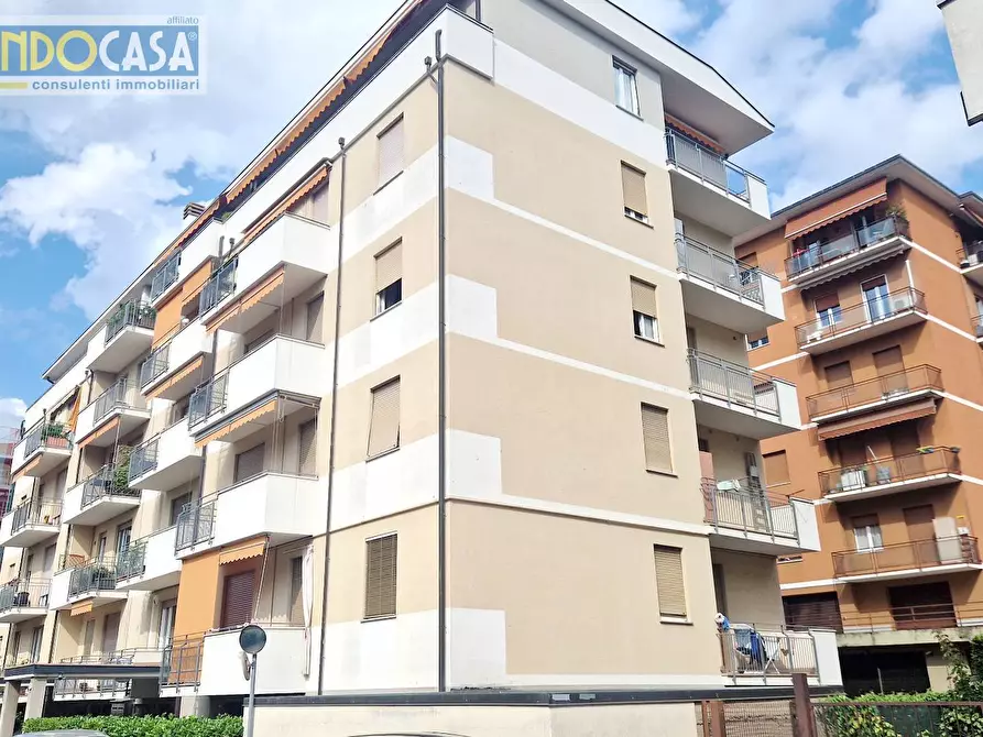 Immagine 1 di Appartamento in vendita  in via montelungo a Como