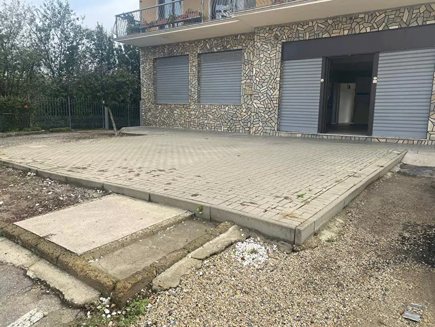 Immagine 1 di Attività commerciale in affitto  in strada carignano a Moncalieri