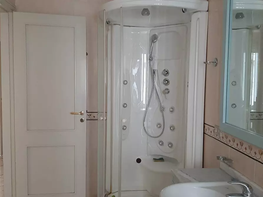 Immagine 9 di Appartamento in vendita  in via roma a Giugliano In Campania