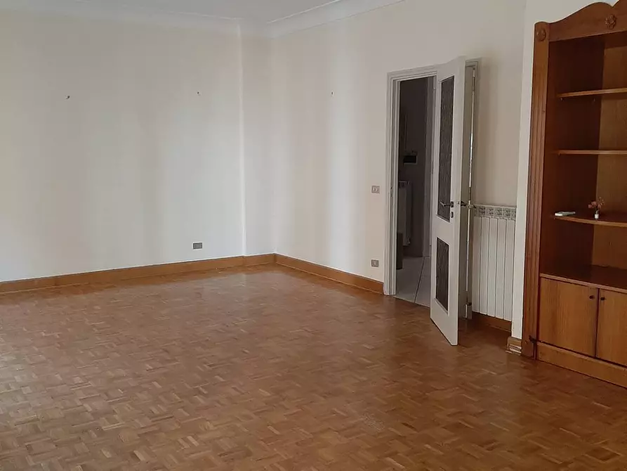 Immagine 10 di Appartamento in vendita  in via roma a Giugliano In Campania