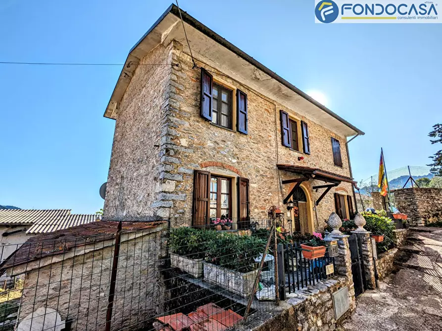 Immagine 2 di Casa indipendente in vendita  in Via Divisione Giulia a Seravezza