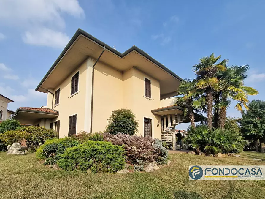 Immagine 4 di Villa in vendita  in via 25 aprile a Travagliato