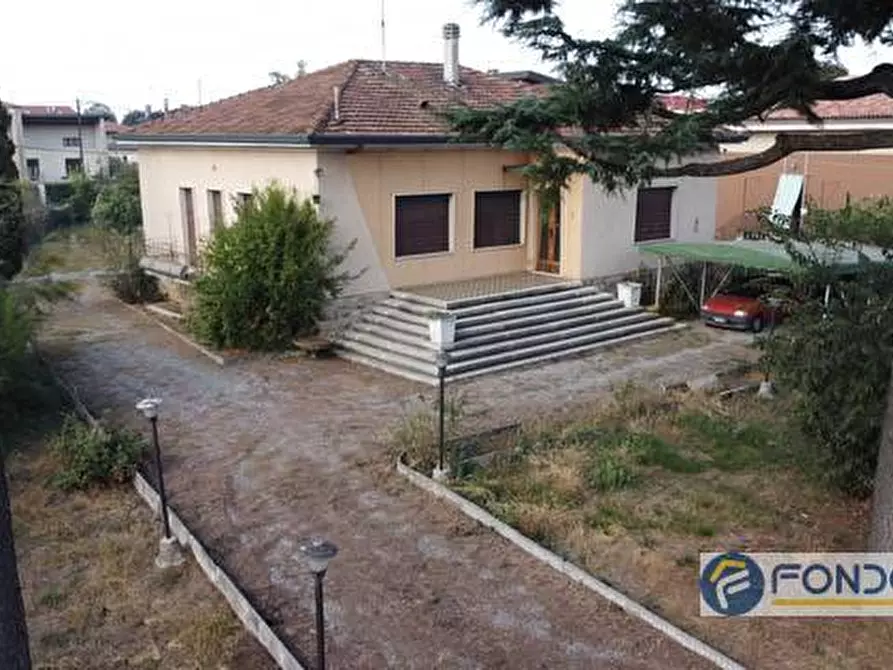 Immagine 1 di Villa in vendita  a Chiari