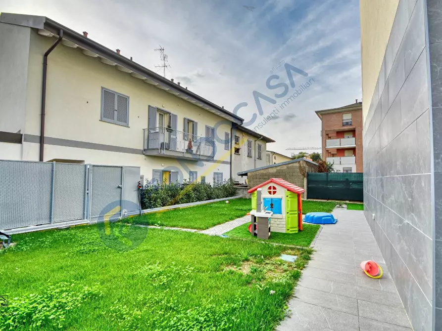 Immagine 5 di Appartamento in vendita  in VIA MONTE CENERI a Limbiate