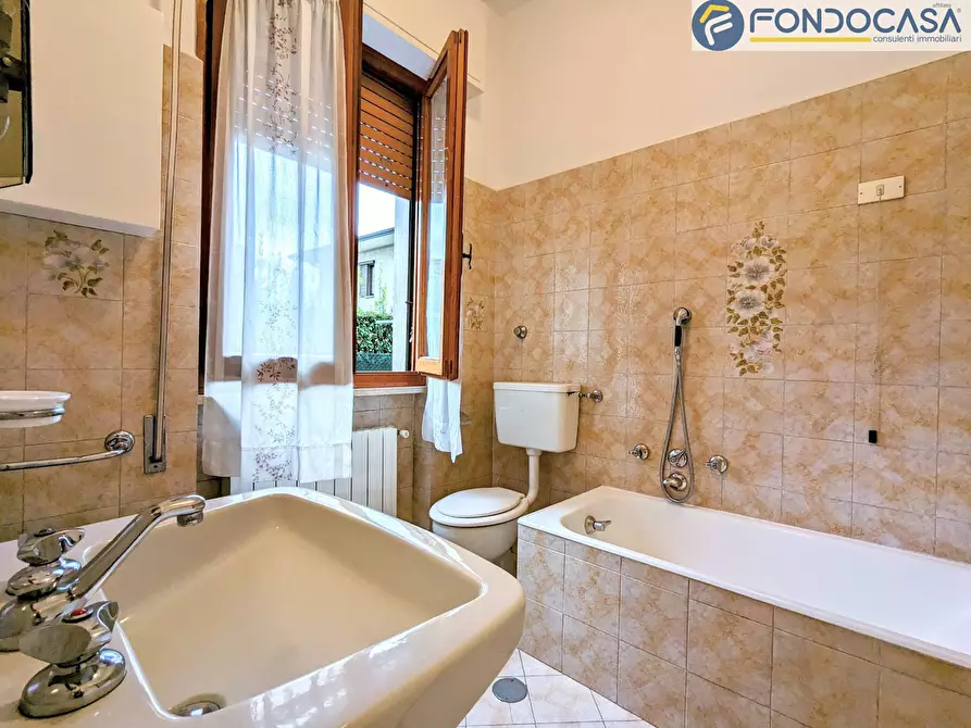 Immagine 16 di Villa in vendita  in Via Eritrea a Pietrasanta