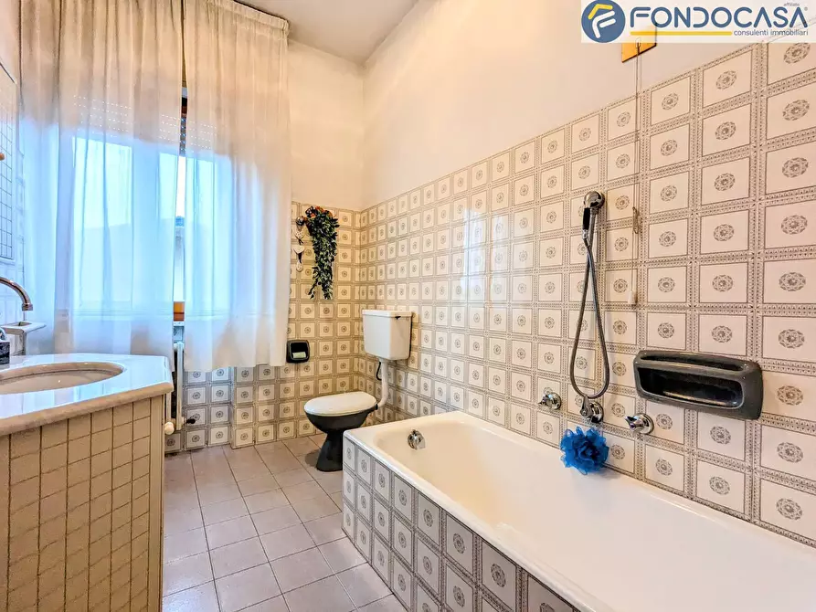 Immagine 18 di Villa in vendita  in Via Eritrea a Pietrasanta