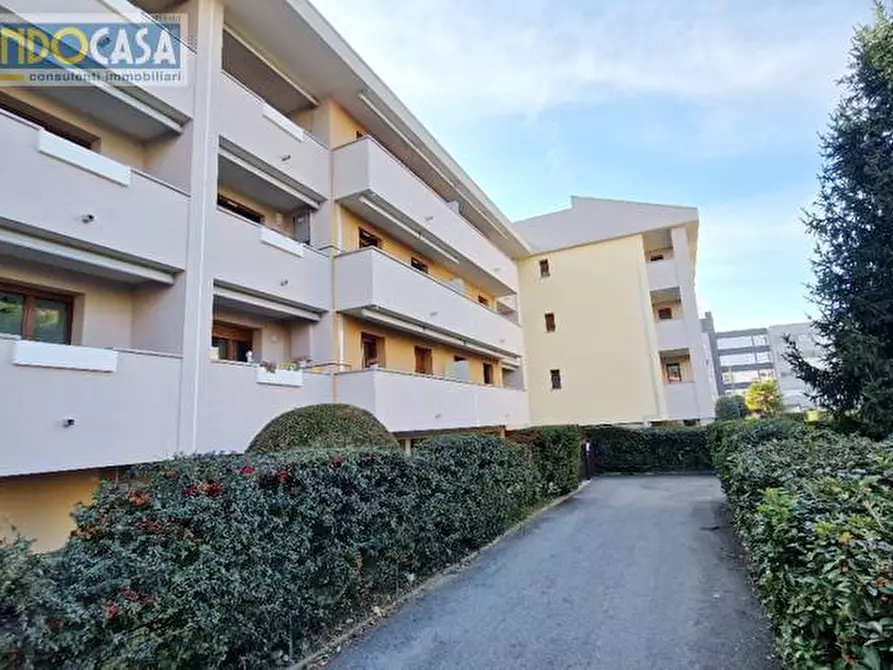 Immagine 3 di Appartamento in vendita  in via venturino a Como