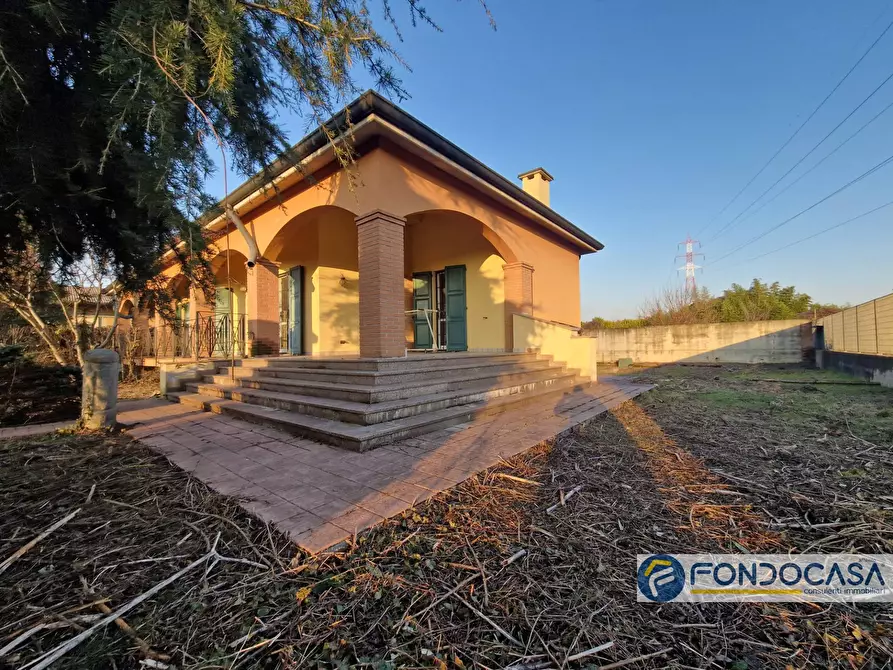 Immagine 2 di Villa in vendita  in Via Pasturana a Treviglio