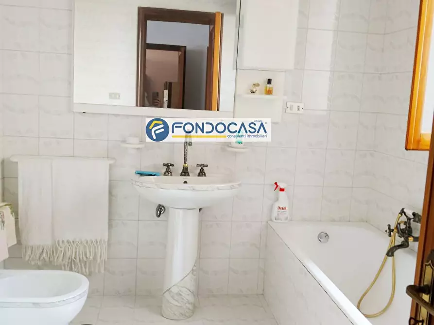 Immagine 10 di Casa indipendente in vendita  in Via Cristoforo Colombo a Melendugno