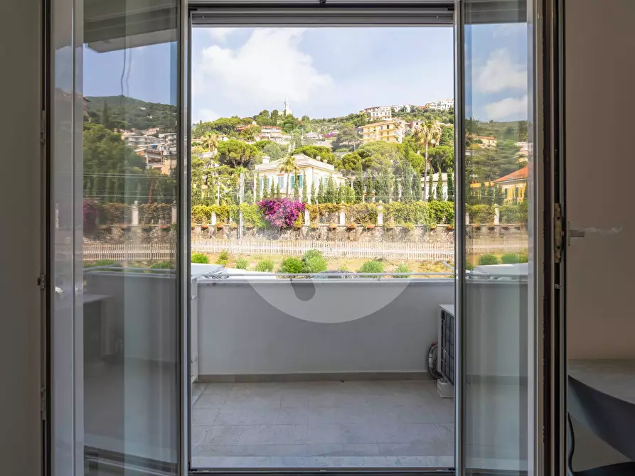 Immagine 15 di Appartamento in vendita  in viale hanbury a Alassio