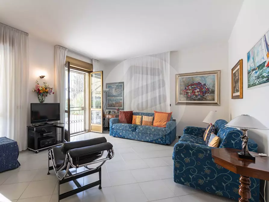 Immagine 1 di Appartamento in vendita  in VIA CARDELLINO a Alassio