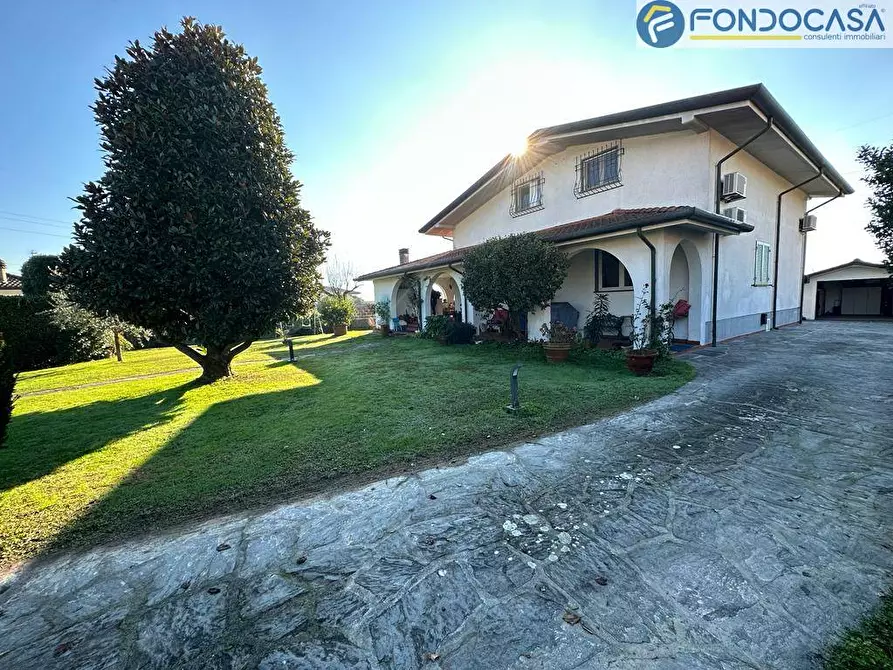 Immagine 1 di Villa in vendita  in Spinarosa a Montignoso