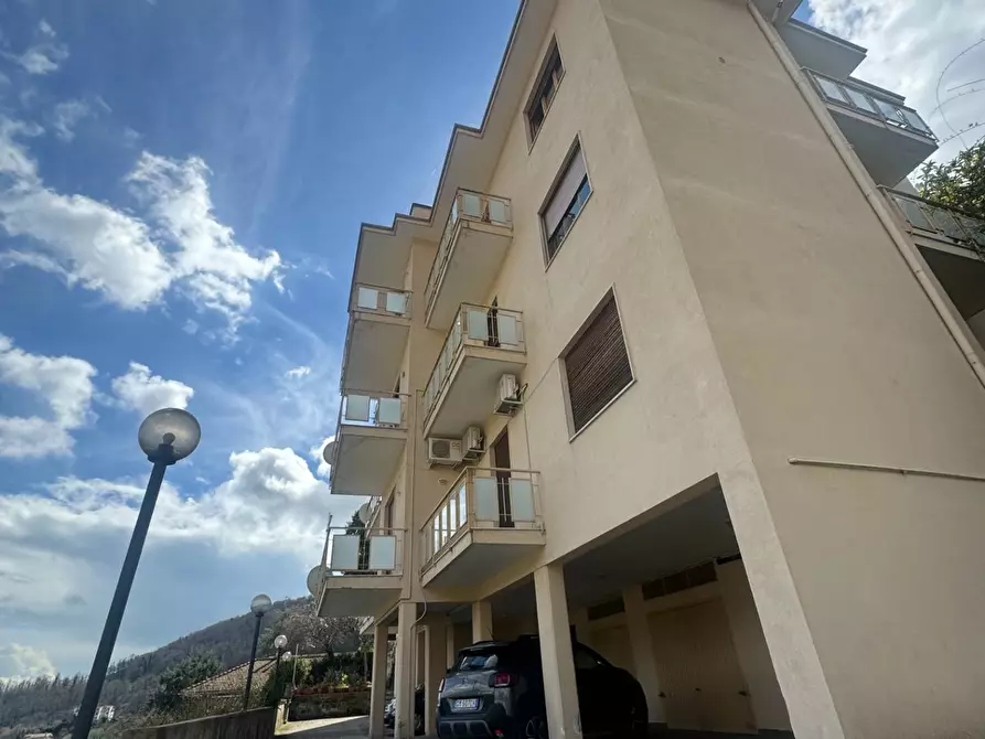 Immagine 1 di Appartamento in vendita  in via E. A. mario a Pellezzano
