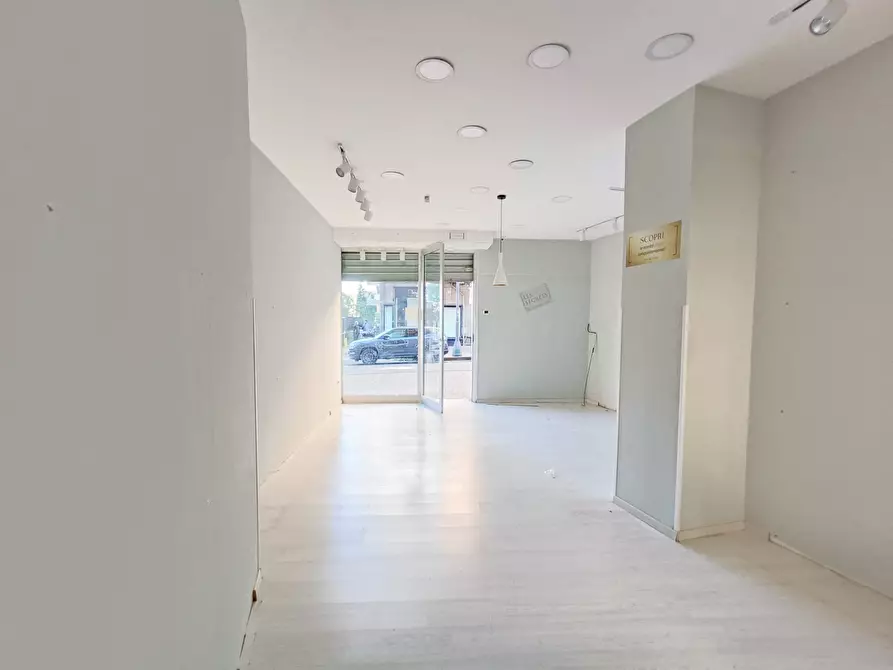 Immagine 2 di Locale commerciale in vendita  a San Giorgio A Cremano