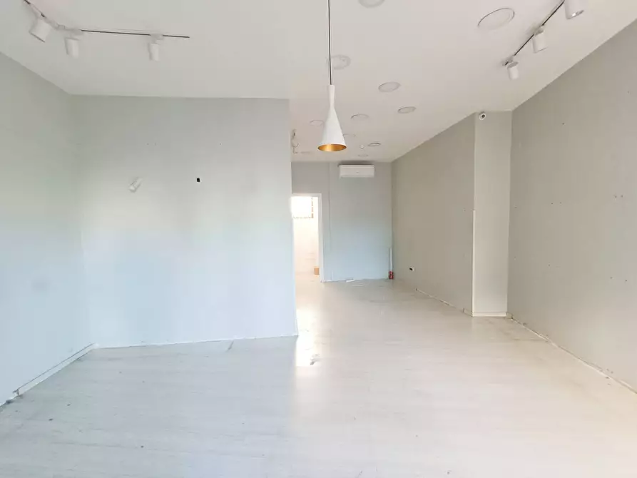 Immagine 4 di Locale commerciale in vendita  a San Giorgio A Cremano