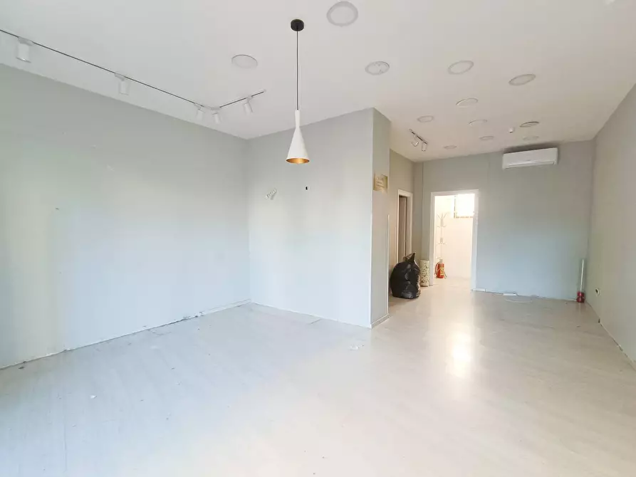 Immagine 3 di Locale commerciale in vendita  a San Giorgio A Cremano