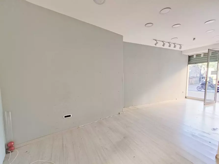 Immagine 6 di Locale commerciale in vendita  a San Giorgio A Cremano