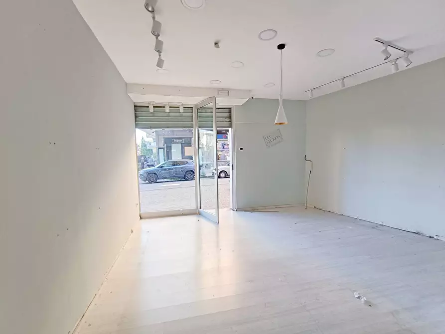 Immagine 5 di Locale commerciale in vendita  a San Giorgio A Cremano