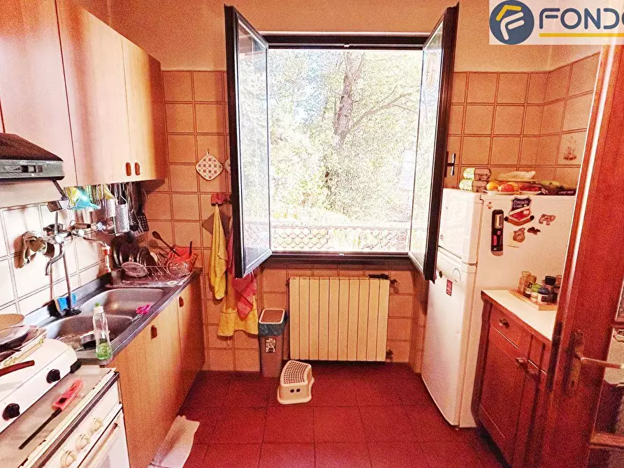 Immagine 10 di Appartamento in vendita  in via della Resistenza a Montignoso