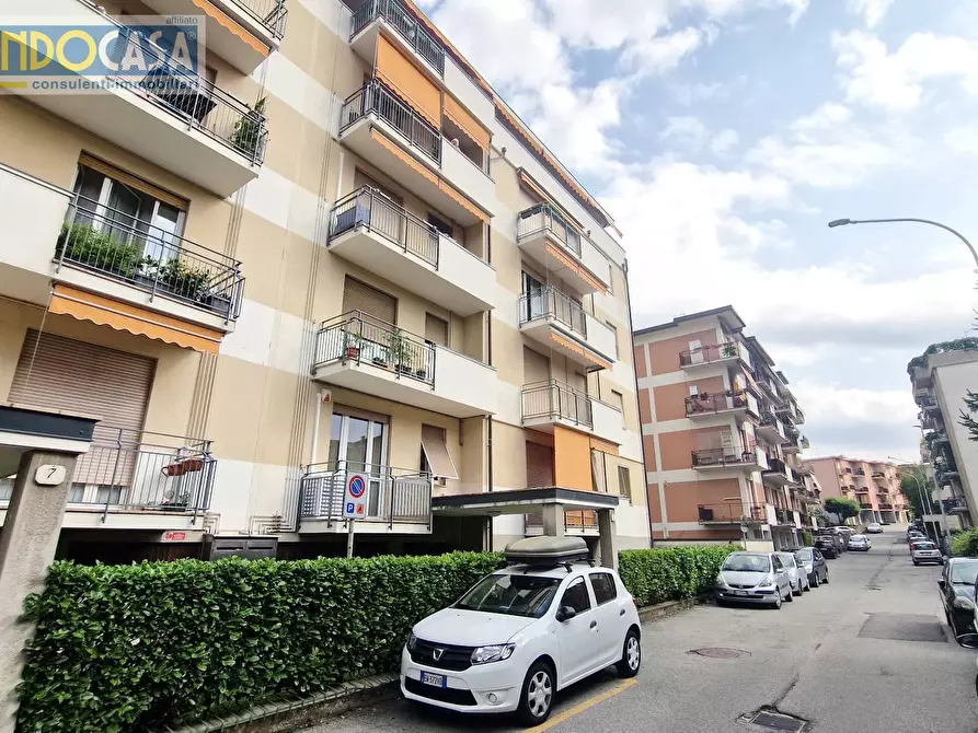 Immagine 1 di Appartamento in vendita  in via montelungo a Como