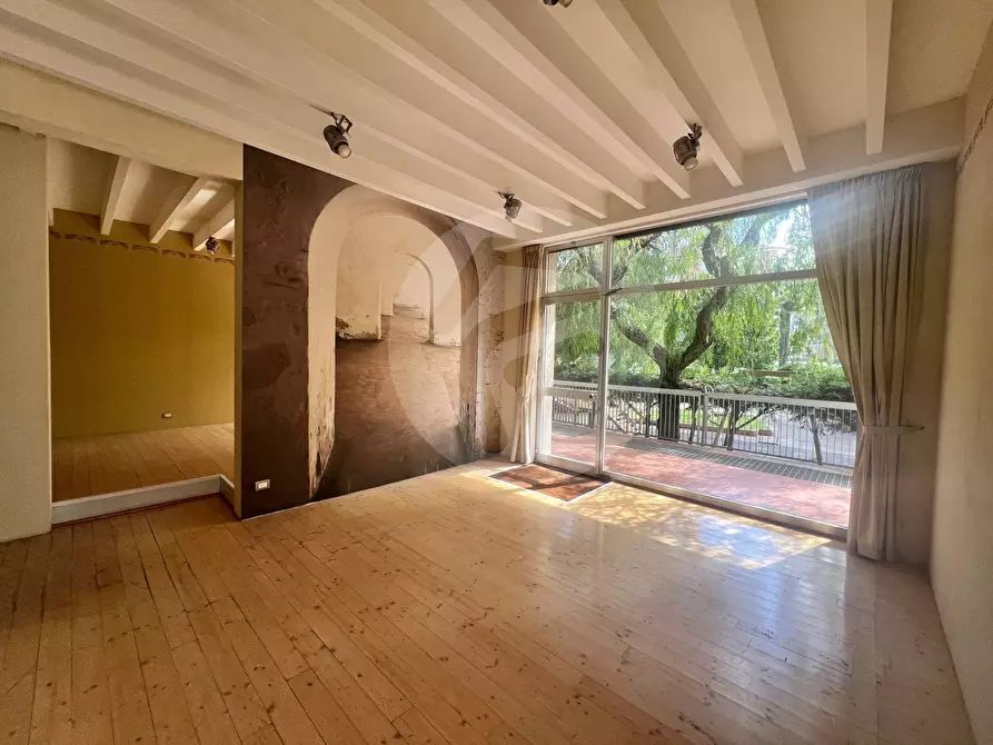 Immagine 2 di Attività commerciale in vendita  a Alassio