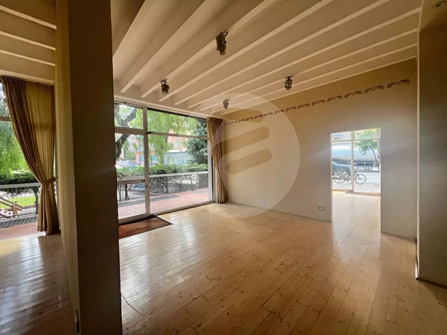 Immagine 7 di Attività commerciale in vendita  a Alassio