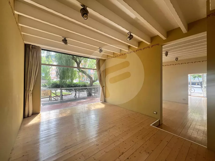 Immagine 9 di Attività commerciale in vendita  a Alassio