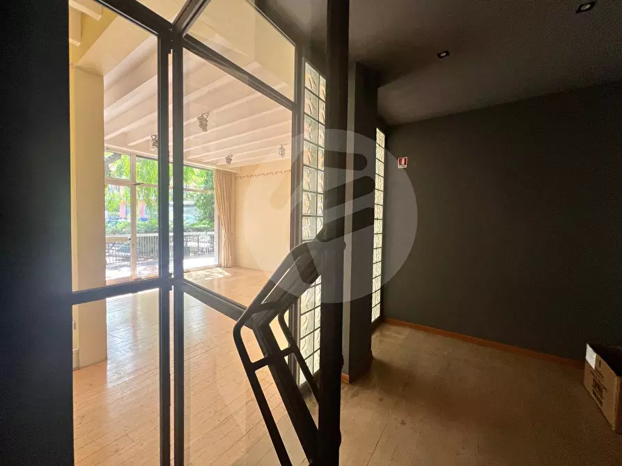 Immagine 11 di Attività commerciale in vendita  a Alassio