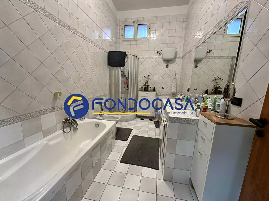 Immagine 11 di Casa semindipendente in vendita  in via camposcino a Giugliano In Campania