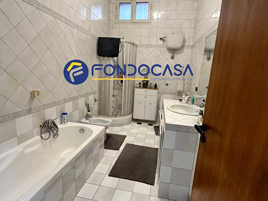 Immagine 12 di Casa semindipendente in vendita  in via camposcino a Giugliano In Campania