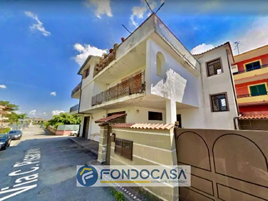 Immagine 1 di Casa indipendente in vendita  in Via Pisacane a Giugliano In Campania