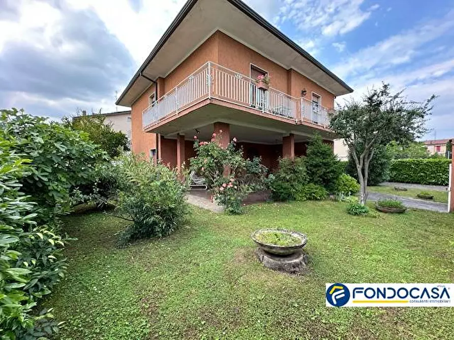 Immagine 1 di Villa in vendita  a Rovato