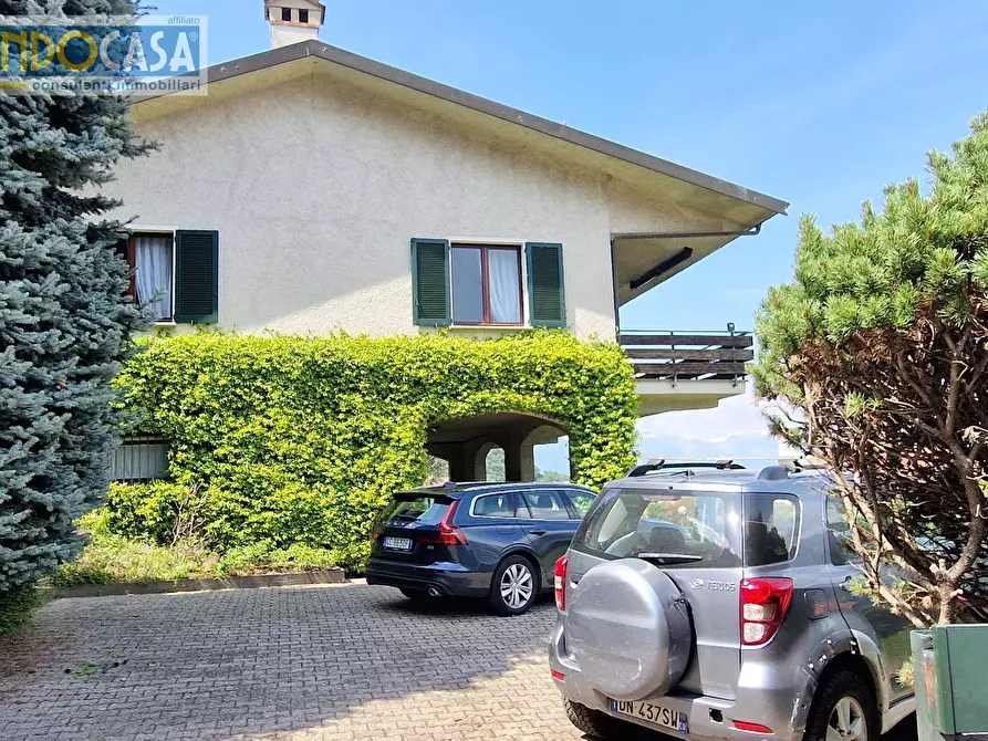 Immagine 1 di Villa in vendita  in via sant ambrogio a Oliveto Lario