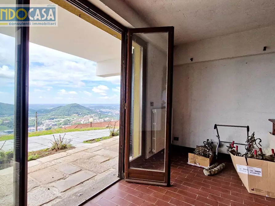 Immagine 29 di Villa in vendita  in via golgi a Tavernerio