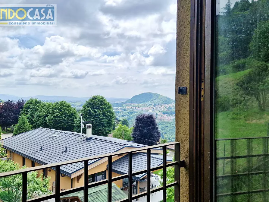 Immagine 26 di Villa in vendita  in via golgi a Tavernerio