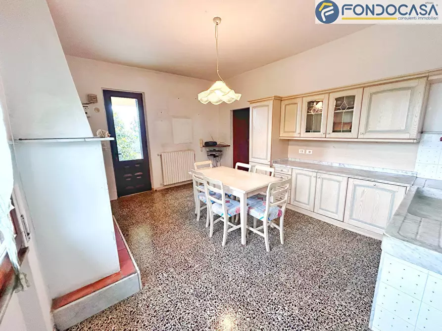 Immagine 6 di Villa in vendita  in via risciolo a Pietrasanta