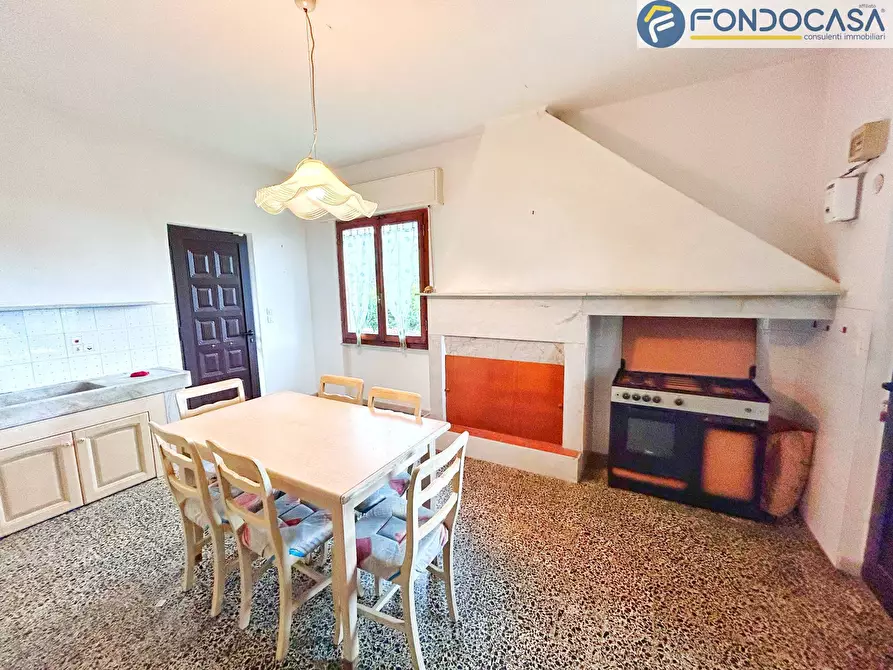 Immagine 7 di Villa in vendita  in via risciolo a Pietrasanta