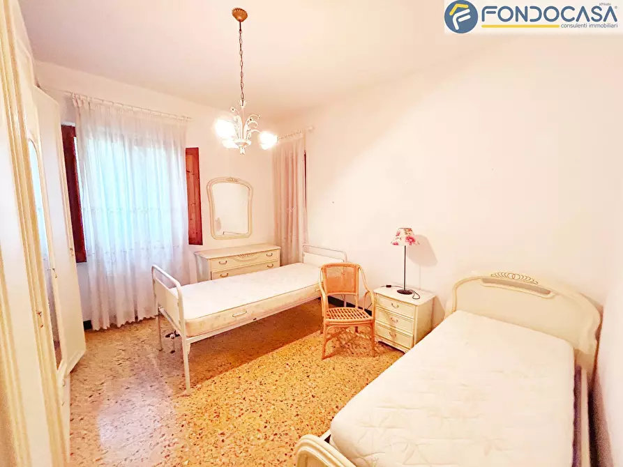 Immagine 11 di Villa in vendita  in via risciolo a Pietrasanta