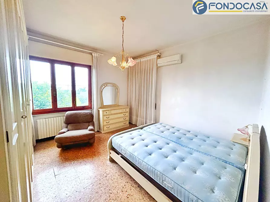 Immagine 14 di Villa in vendita  in via risciolo a Pietrasanta