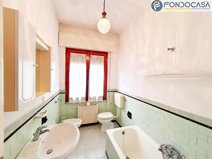 Immagine 22 di Villa in vendita  in via risciolo a Pietrasanta