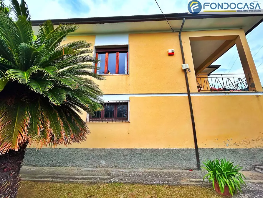 Immagine 28 di Villa in vendita  in via risciolo a Pietrasanta