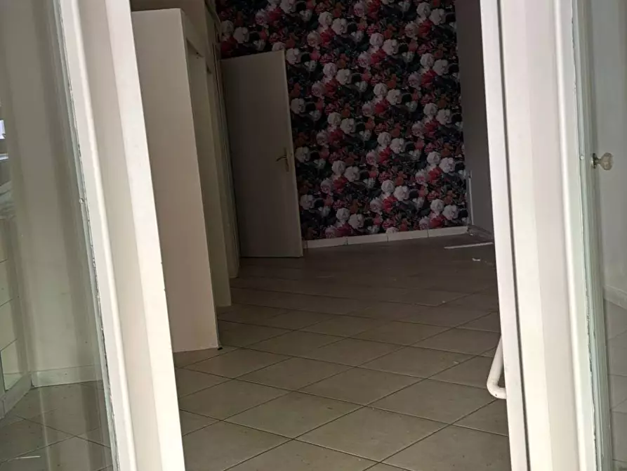 Immagine 2 di Locale commerciale in affitto  in Via sabato robertelli a Salerno