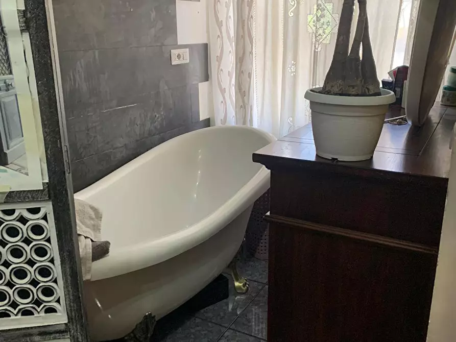 Immagine 5 di Appartamento in vendita  in via iannuzzi a Salerno