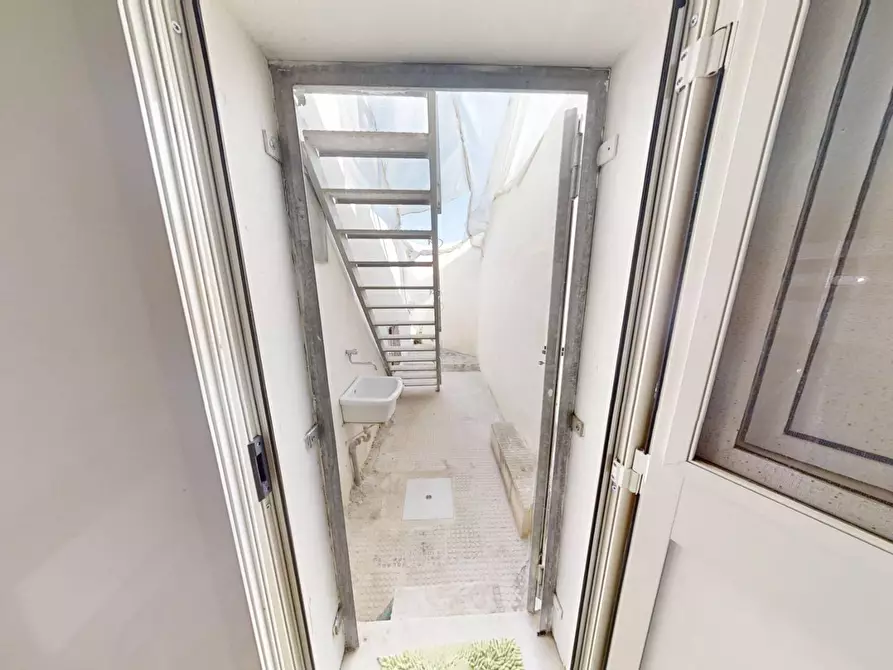 Immagine 11 di Appartamento in vendita  in Via termini imerese a Lecce