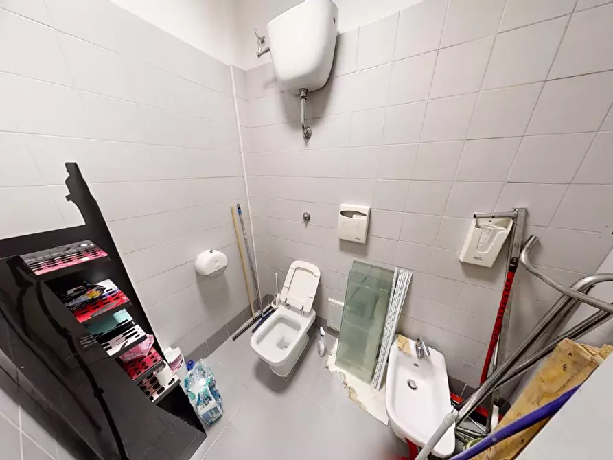 Immagine 12 di Attività commerciale in vendita  in Via San Domenico Savio a Lecce